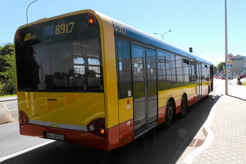 Kierowca autobusu w Bydgoszczy wezwał policję, bo jedna z matek zmieniała swojej córce pieluchę.