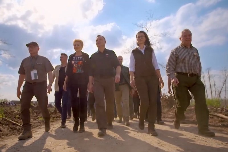 Nowy spot Andrzeja Dudy zawiera fragment z sadzenia drzew w Rytlu w 2019 r.