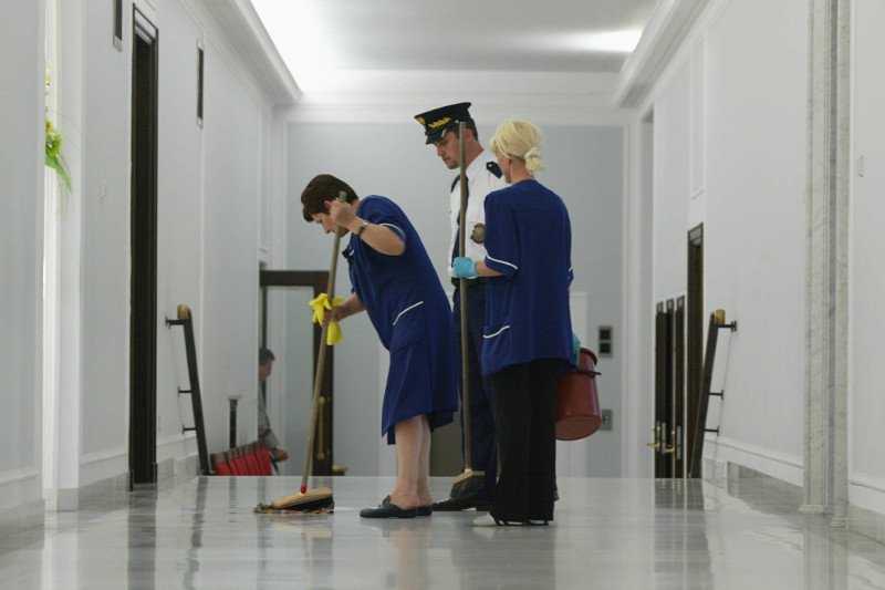 Sejmowe ogłoszenie o pracę może zastanawiać.