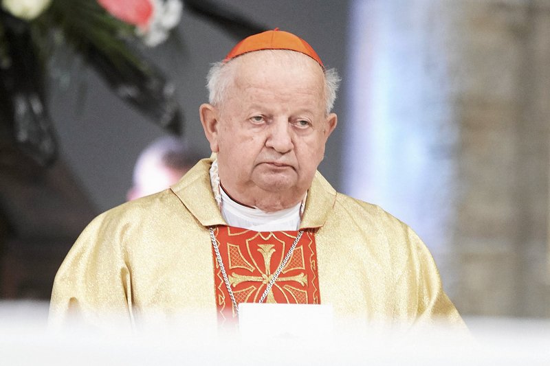 Dziwisz nie może potwierdzić, że Jan Paweł II był wprowadzany w błąd w sprawie skandali w Kościele.