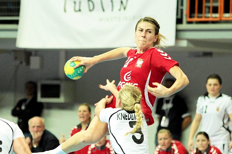 Polskie szczypiornistki przegrały w półfinale Mistrzostw Świata w piłce ręcznej, które trwają w Serbii.