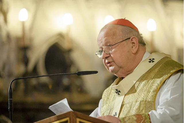 Kard. Dziwisz skrytykował ustawy Platformy - jego zdaniem, posłowie nie oglądali się podczas głosowania na prawo Boże/