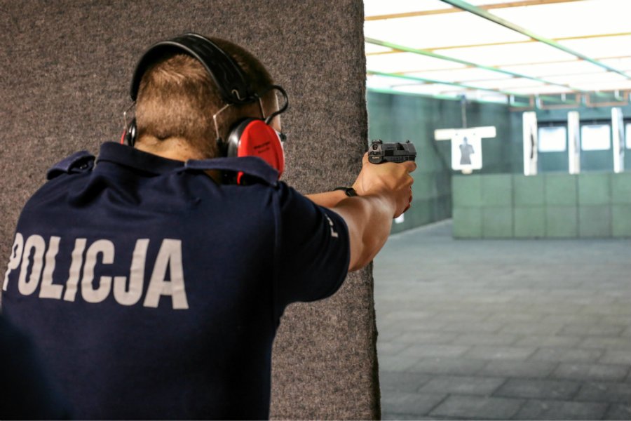 Policjant elitarnej jednostki odstrzelił sobie fragment dłoni na strzelnicy w Zielonce.