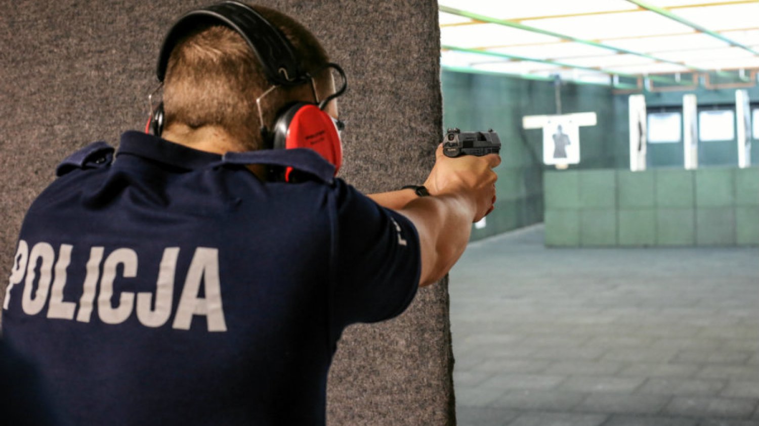 Policjant elitarnej jednostki odstrzelił sobie fragment dłoni na strzelnicy w Zielonce.