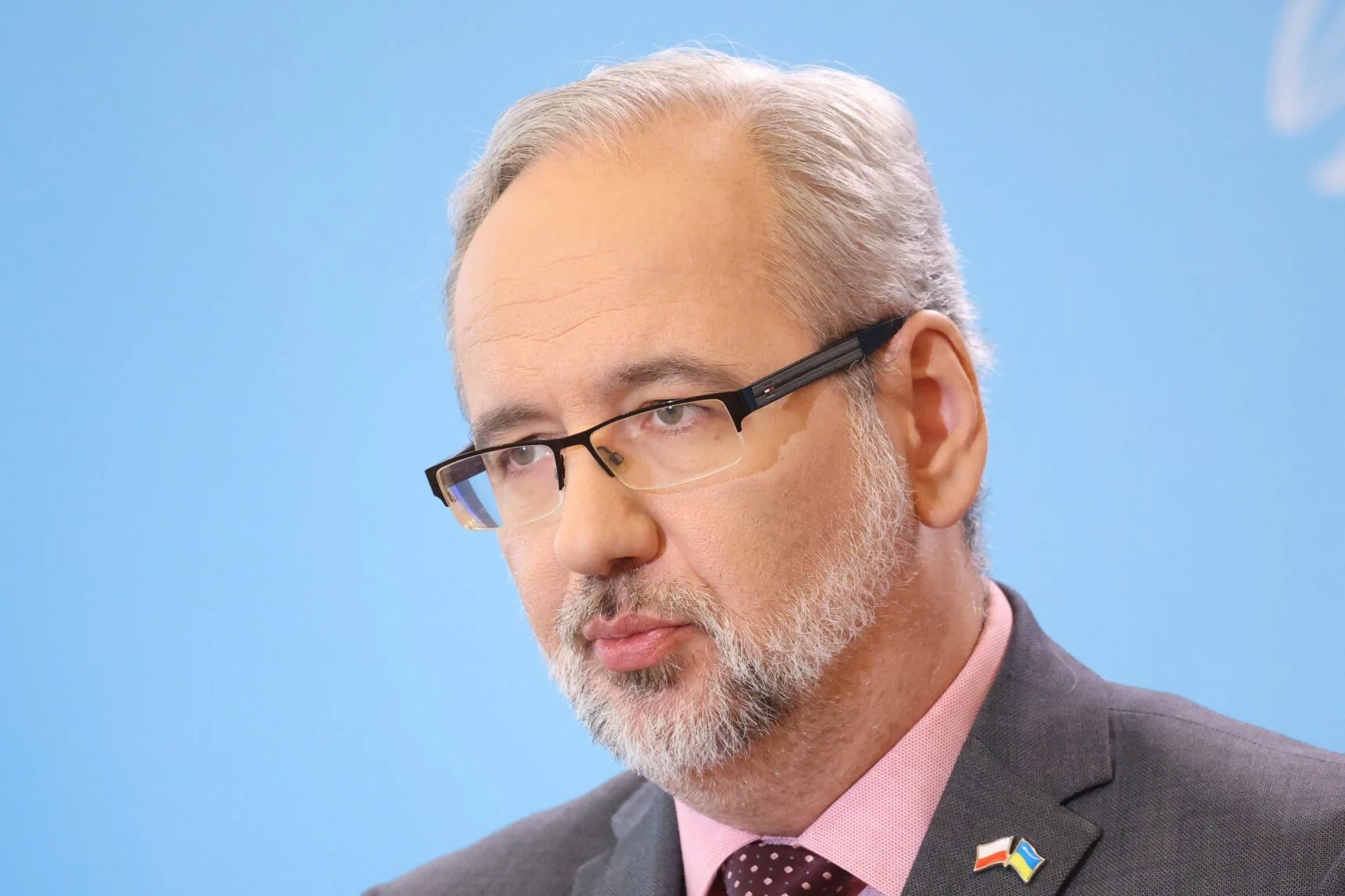 Adam Niedzielski zapowiada powrót restrykcji.