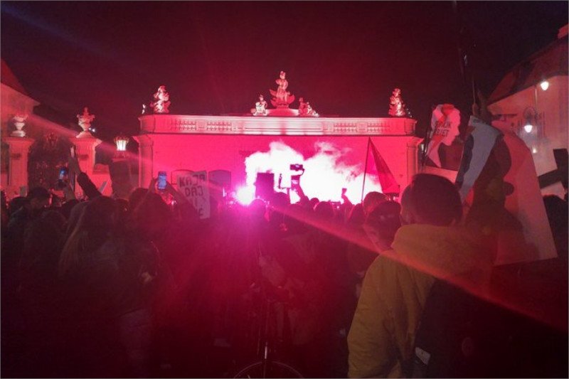 Protestujący przyszli przed Pałac Prezydencki.