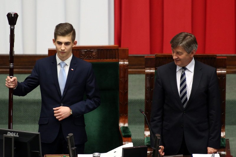 Marszałek Kuchciński zapowiada zorganizowanie Sejmu Dzieci i Młodzieży w późniejszym terminie. Na zdjęciu obrady w 2016 r.