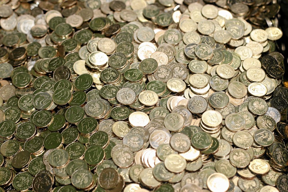 Bicie monet o nominale dwóch groszy.