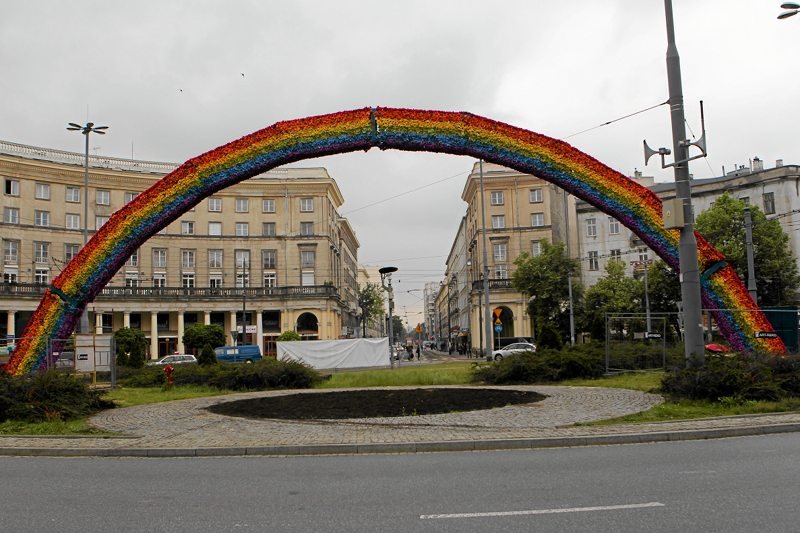 Młodzież Wszechpolska oskarża autorkę "Tęczy" i Urząd Miasta o malwersacje finansowe.