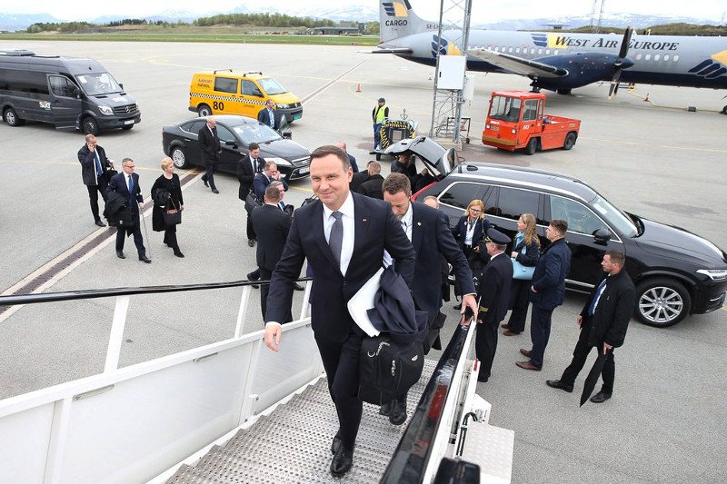 Wbrew temu co utrzymuje Kancelaria Prezydenta, jej obecny szef nie jest pierwszym w historii prezydentem Polski odwiedzającym cmentarz żołnierzy walczących o Narwik.