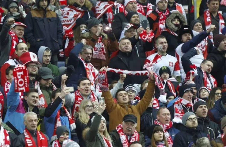 Kibice mogą pojawić się na czerwcowych meczach reprezentacji. Kiedy powrót kibiców na stadiony? Mają pojawić się na finale Ligi Europy w Gdańsku.