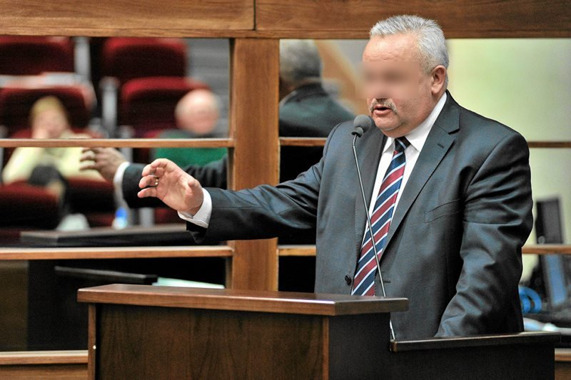 Prokuratura: Marszałek województwa podkarpackiego proponował pracę za seks. Etat za seks to w Polsce codzienność