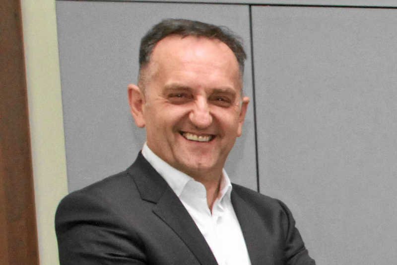 Grzegorz Ślak daje pracownikom podwyżki za przejście na nieoskładkowaną umowę. Co na to ZUS? "Mamy możliwość kontroli", "To nielegalne"