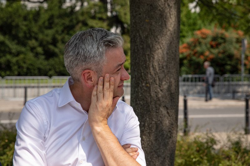 Robert Biedroń wyraził na Twitterze dezaprobatę dla decyzji warszawskiego ratusza.