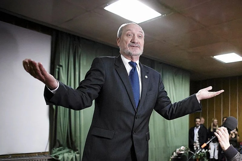 PiS zbadało, że kompromitacje Antoniego Macierewicza wokół katastrofy smoleńskiej już nie mogą zaszkodzić partii.