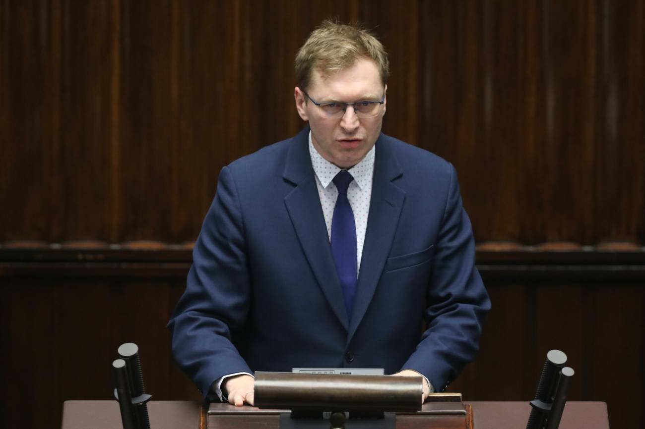 PiS-owcy na Twitterze puścili "deklarację normalności". Nie jem chrząszczy