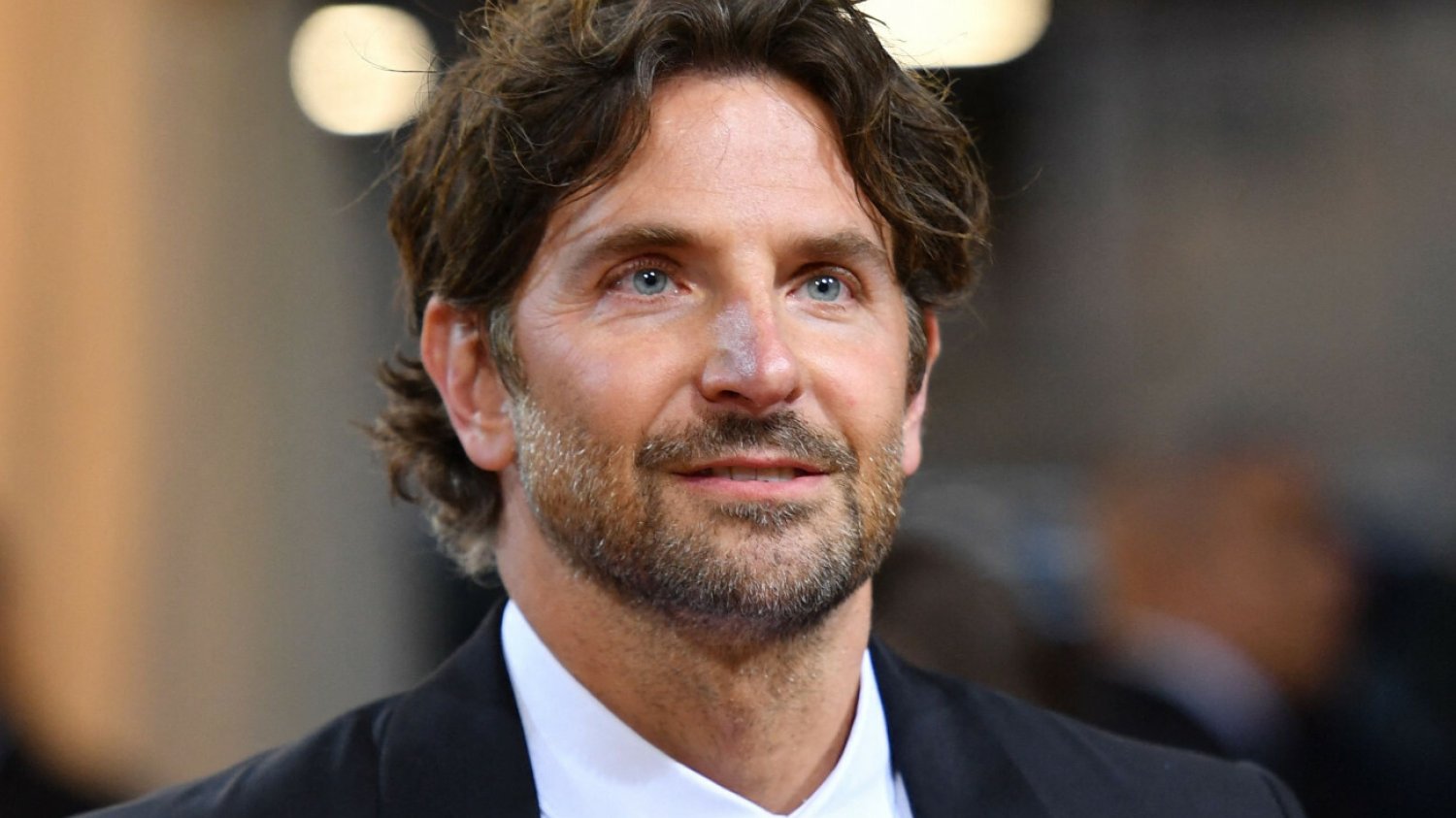 Bradley Cooper opowiedział Bearowi Gryllsowi o swoim uzależnieniu. Bradley Cooper opowiedział Bearowi Gryllsowi o swoim uzależnieniu.