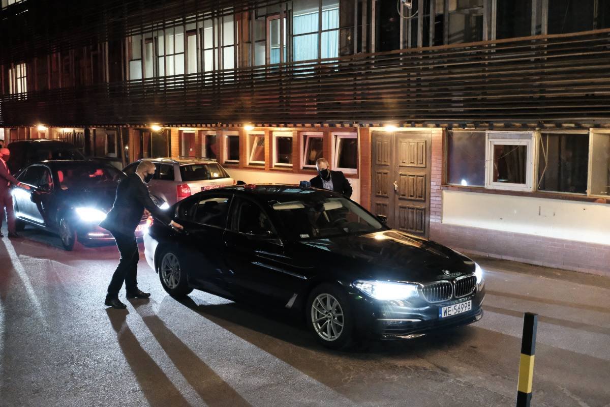 Do tajnego spotkania PiS doszło na Nowogrodzkiej. Uczestniczyła w nim cała czołówka partyjna i rządowa.