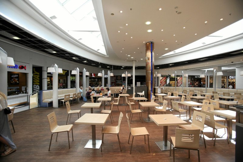 Większość Polaków popiera otwieranie branż mimo rządowych obostrzeń