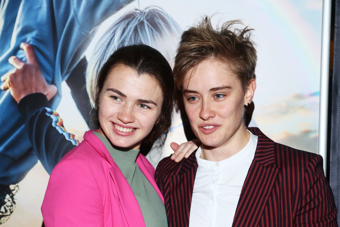 Katarzyna Zillmann na ściance ze swoją ukochaną. Premiera filmu "Wszystkie nasze strachy"