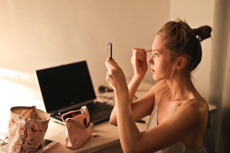 Jak modnie umalować się na walentynki?