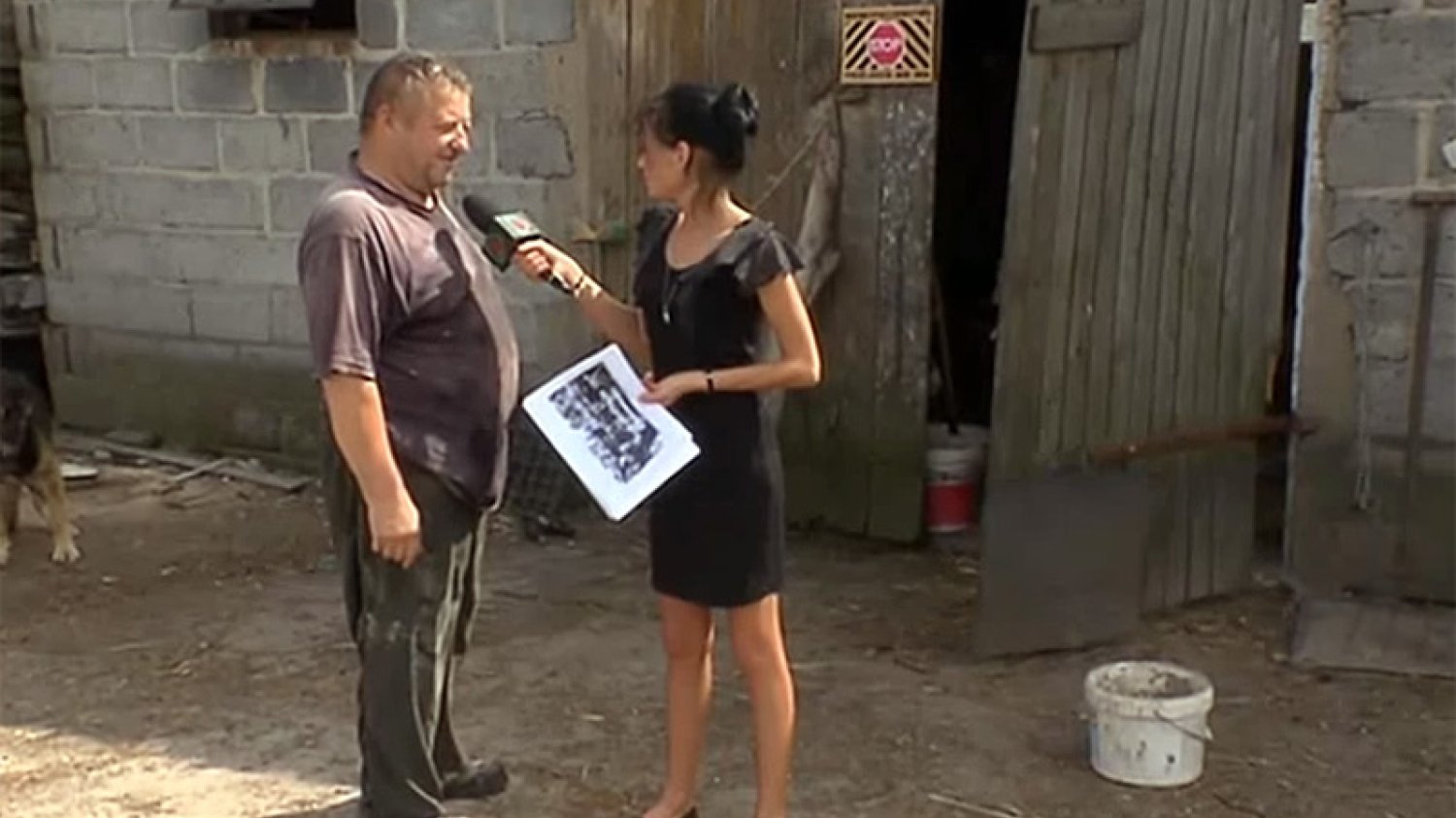 W nadawanym na antenie TVP Info programie "W tyle wizji" pokazano materiał, w którym o Donalda Tuska pytano prostych ludzi ze wsi. I trudno ocenić, kogo telewizja publiczna próbowała tym ośmieszyć.