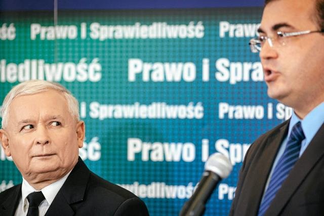 Jaworski przekonuje o prześladowaniu chrześcijan.  Na zdj. polityk z prezesem Kaczyńskim