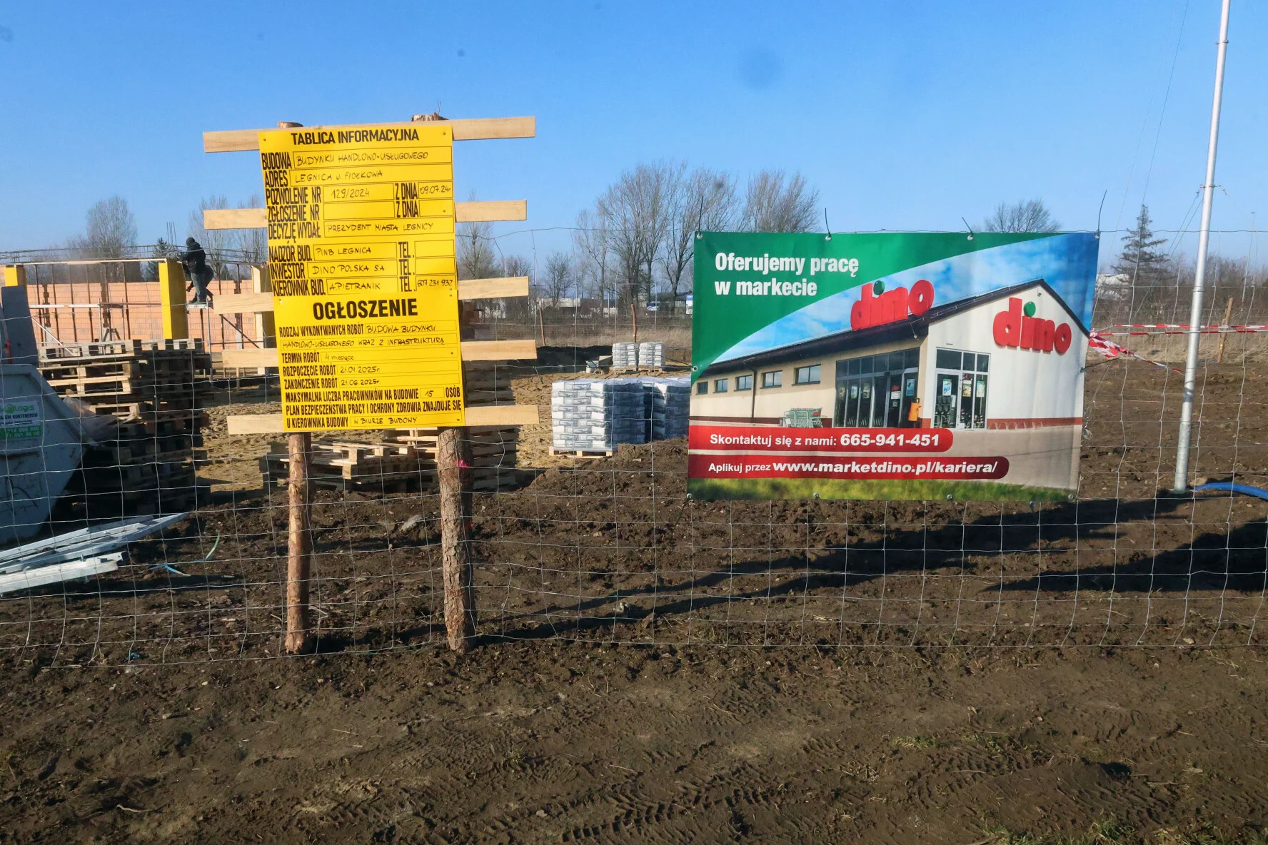 Sklepy Dino wyrastają jak grzyby po deszczu. Gdzie są budowane? Dino przegoniło Lidla. Gdzie powstają nowe sklepy w 2025 r.?