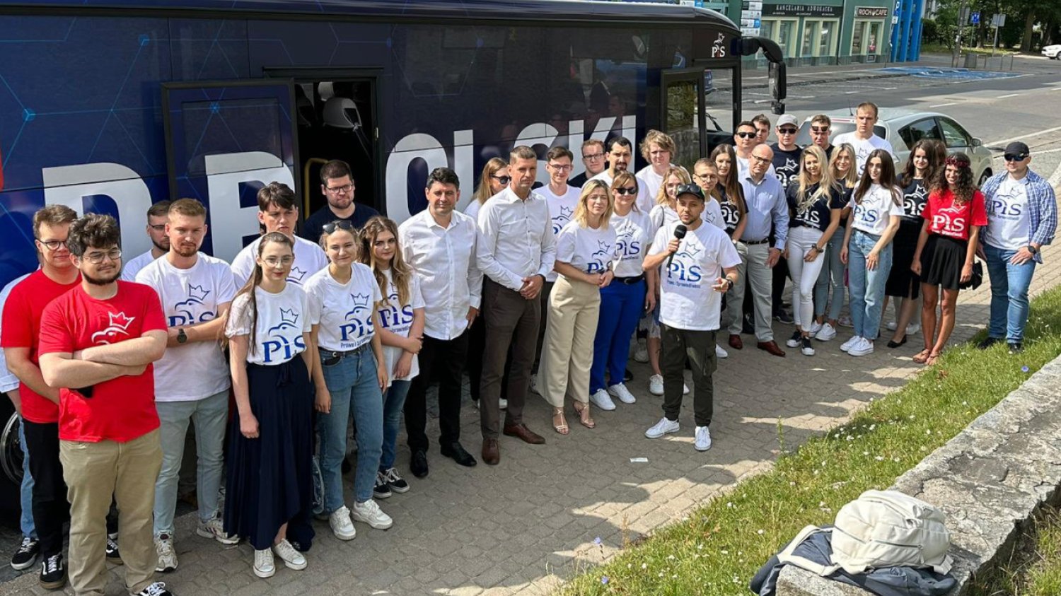 "Skrytki Platformy" w Elblągu. W propagandowej grze wzięli udział tylko działacze PiS "Skrytki Platformy" w Elblągu. W propagandowej grze wzięli udział tylko działacze PiS
