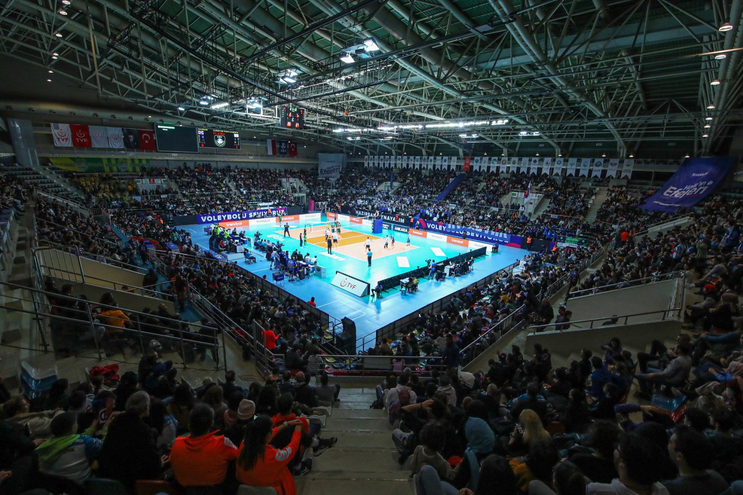 Skandal podczas meczu LM, kibice zaatakowali siatkarzy. Polska ekipa składa protest