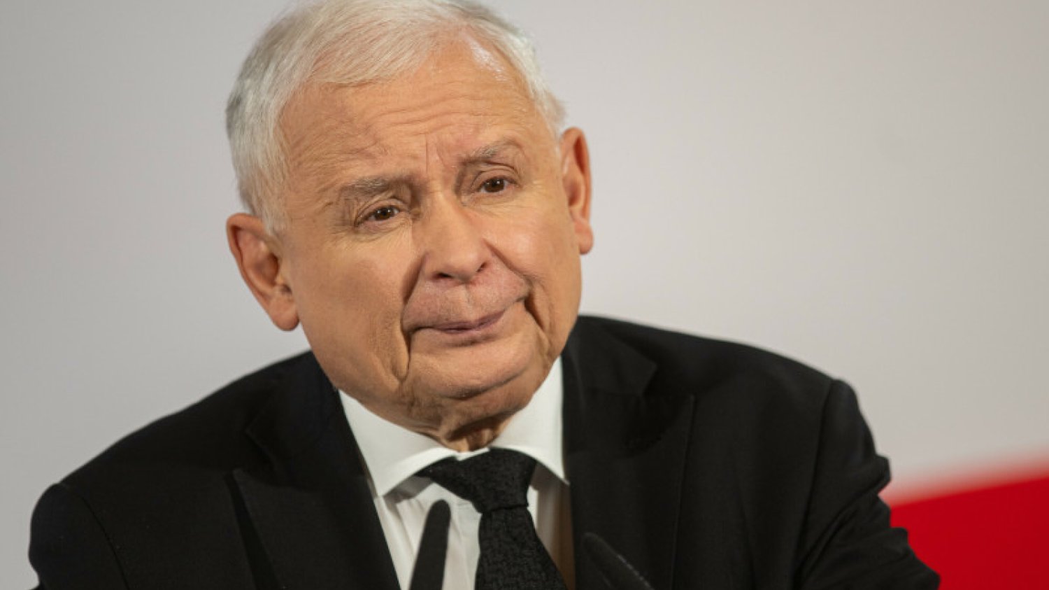 Jarosław Kaczyński ma przejść operację wstawienia endoprotezy stawu kolanowego