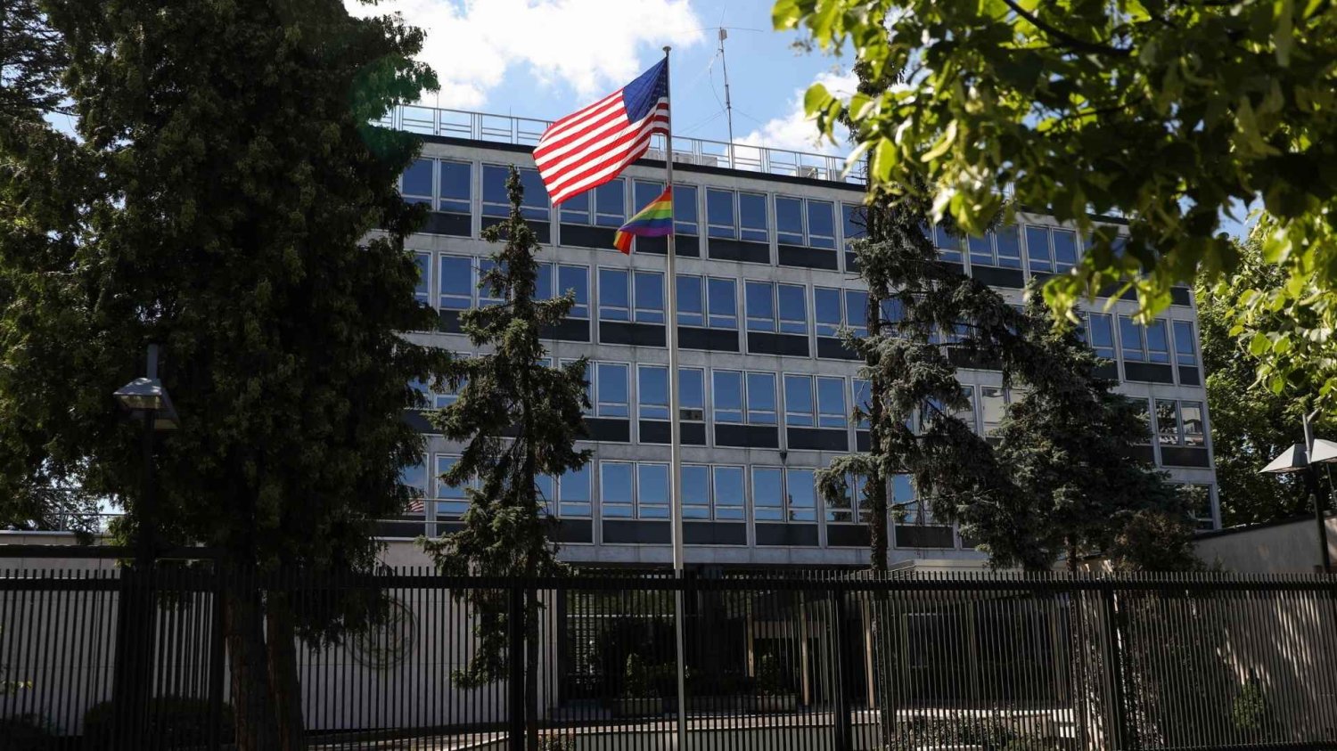 Jest pierwszy efekt "shutdownu" w USA. Ambasada w Warszawie wydała pilne oświadczenie Jest pierwszy efekt shutdownu w USA. Ambasada wydała pilne oświadczenie