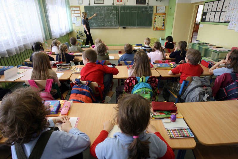 Agresywne dzieci to problem, z którym nie może sobie poradzić szkoła pod Warszawą. (Zdjęcie ilustracyjne)