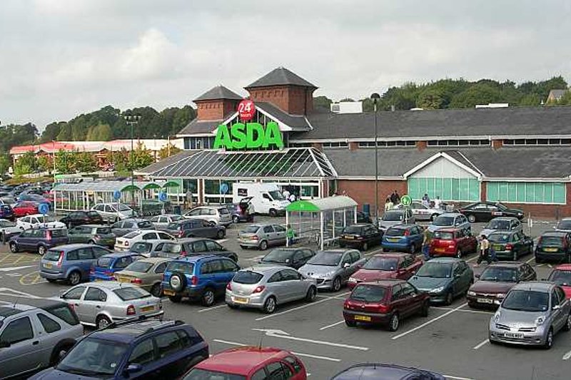 Supermarket Asda w centrum handlowym Manchester Fort na weekend stał się miejscem przyjaznym dla osób niepełnosprawnych