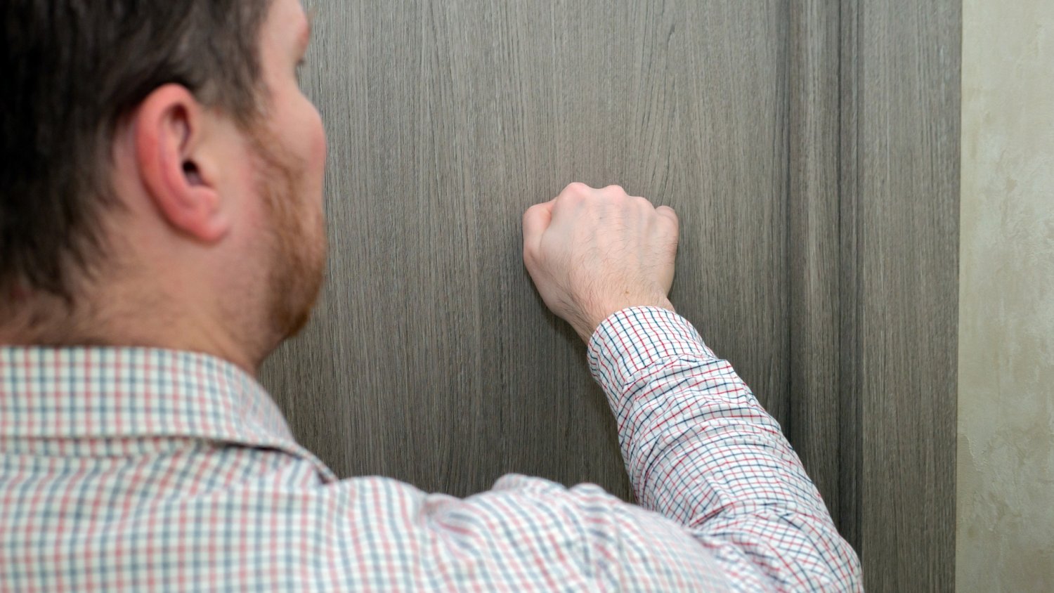 Oszuści nachodzą Polaków w ich domach. Proponują pieniądze, ale to ściema