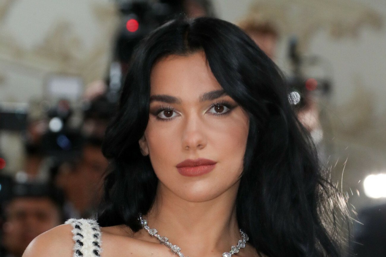 Dua Lipa w wyjątkowej stylizacji na Met Gali.
