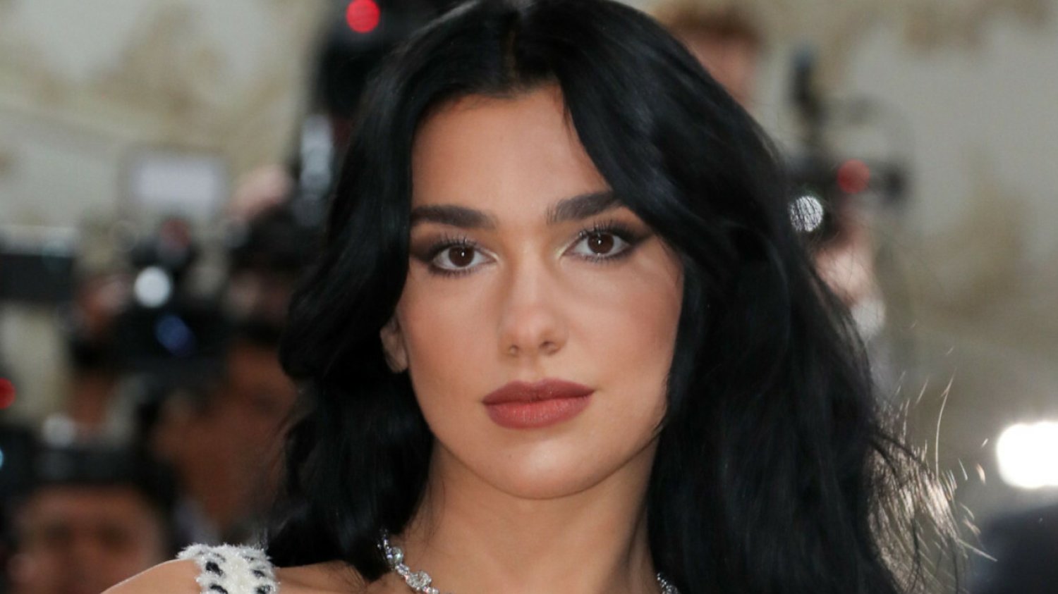 Dua Lipa w wyjątkowej stylizacji na Met Gali.