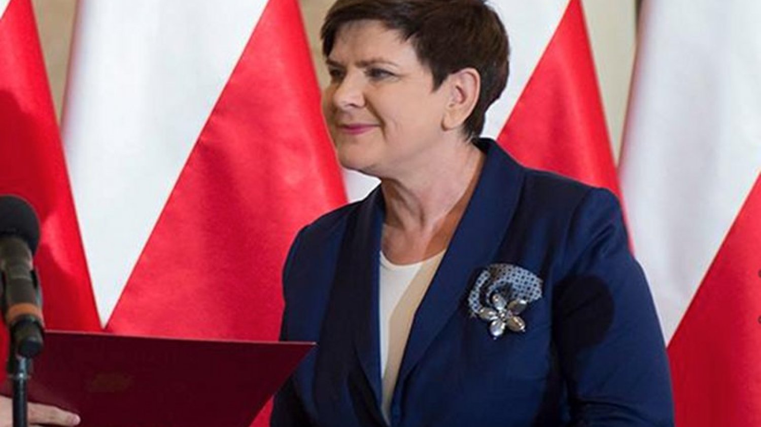 Dobrze, aby Beata Szydło uważniej zerknęła na ostatni sondaż i wysłała Polaków na urlop, bo kiepsko z poparciem.