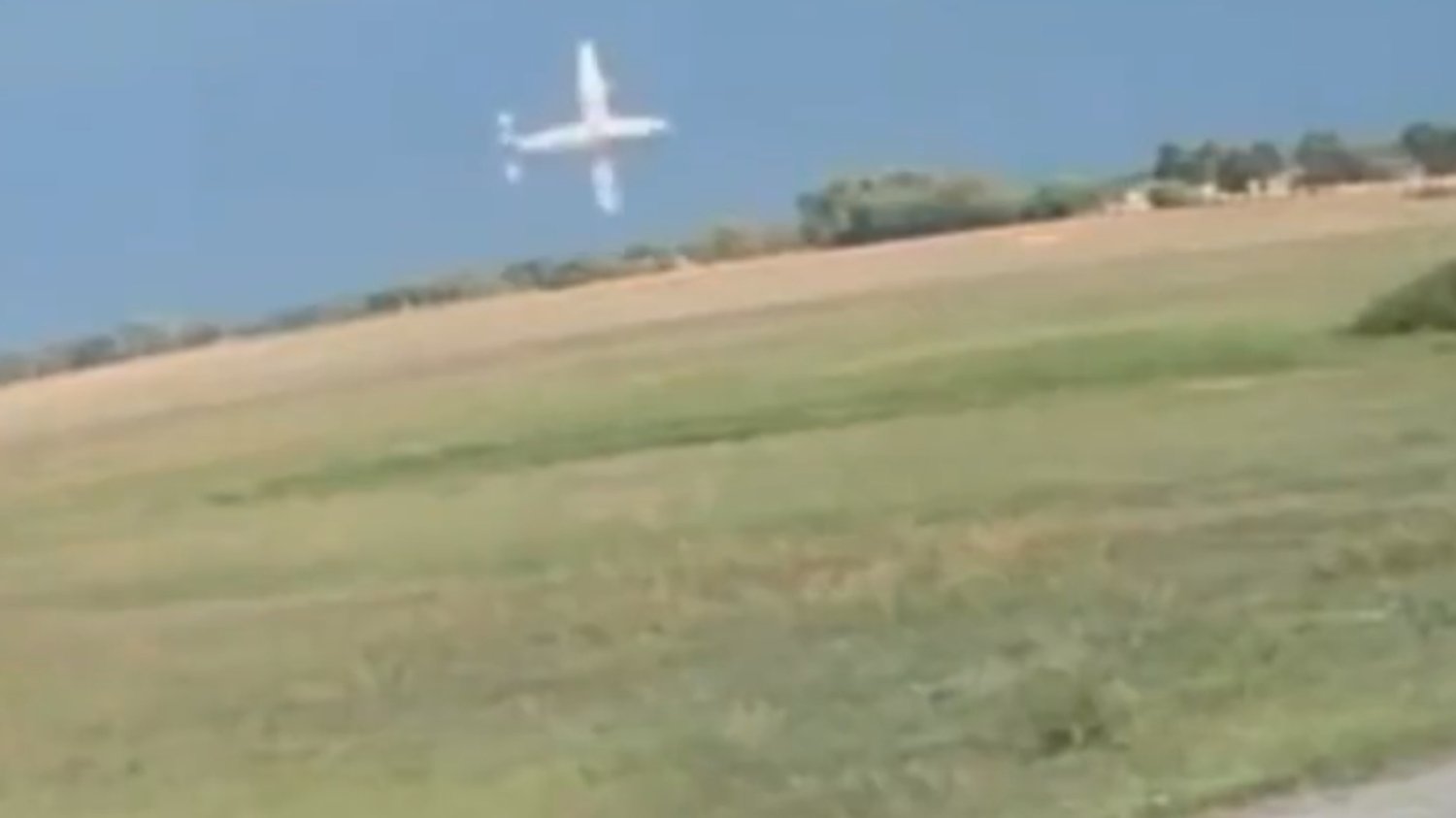 Monitoring zarejestrował moment uderzenia samolotu w hangar