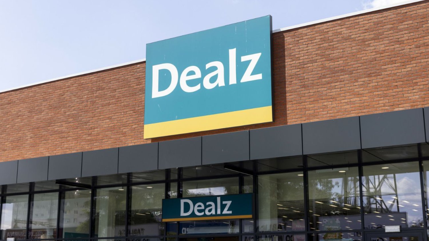 Dealz znowu to zrobił. W ofercie znajdziemy nowe smaki kultowego produktu. Dubajska czekolada w Dealz. Sieć wprowadza nowe smaki.