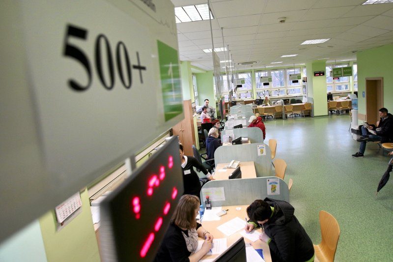 Postulat PO na 500+. "Nie otrzymają go te rodziny, w których porzuca się pracę" – powiedział prof. Andrzej Rzońca, główny ekonomista PO.