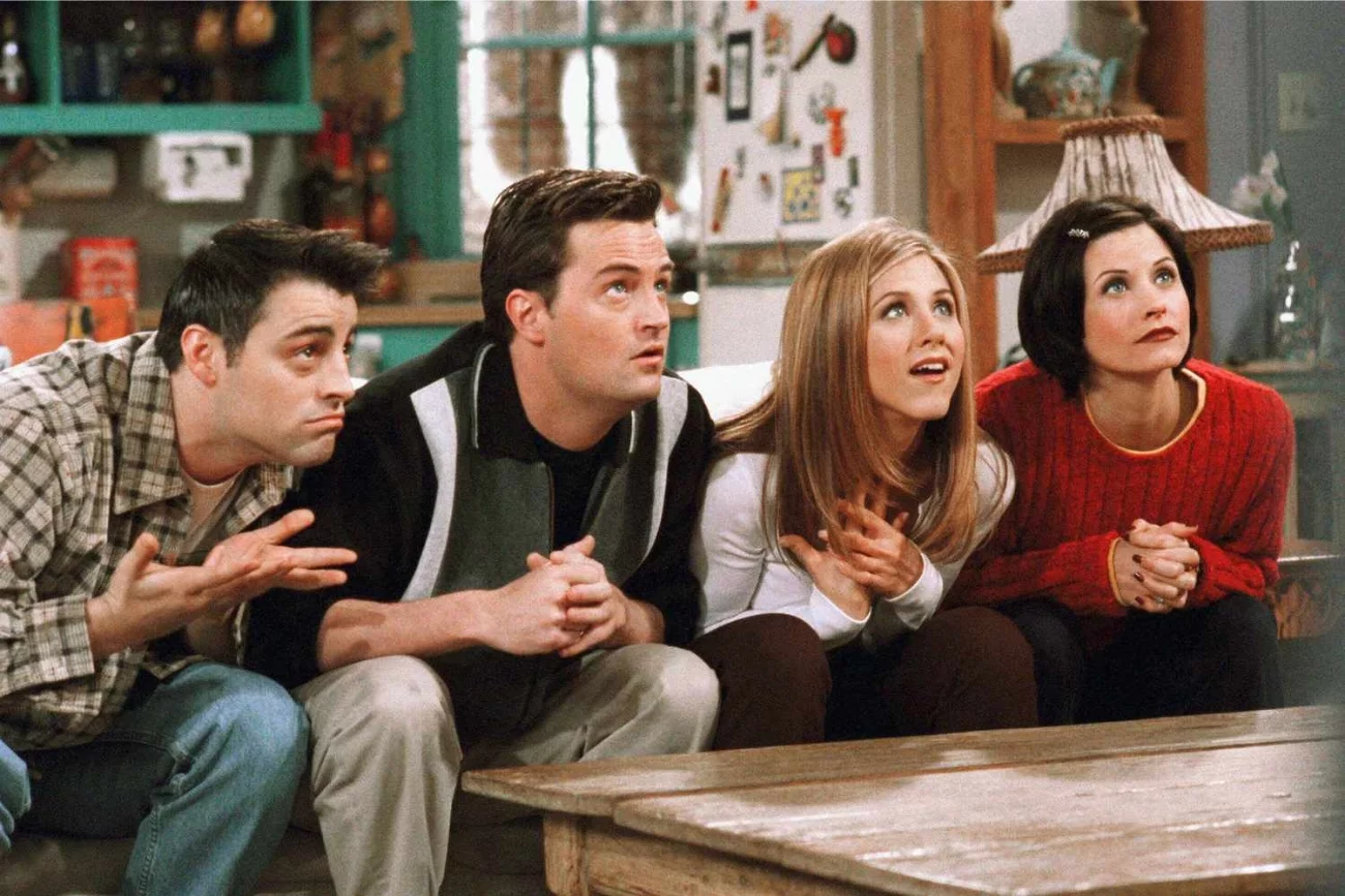 Matt LeBlanc, Matthew Perry, Jennifer Aniston i Courteney Cox w serialu "Przyjaciele".