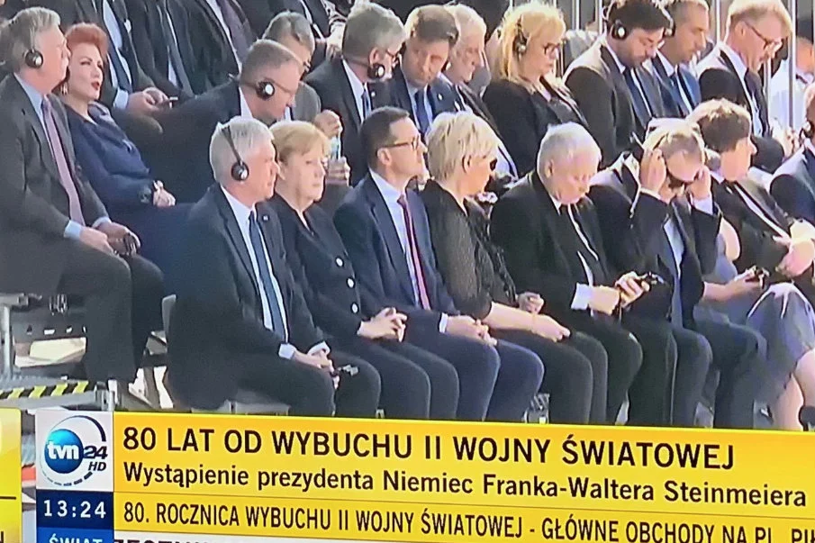 Jarosław Kaczyński znalazł się w pierwszym rzędzie na pl. Piłsudskiego podczas obchodów 80. rocznicy wybuchu drugiej wojny światowej.