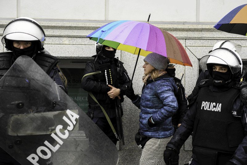 Szedł z nożami i krzyczał "Allahu Akbar". Chwile grozy na Marszu Równości we Wrocławiu.
