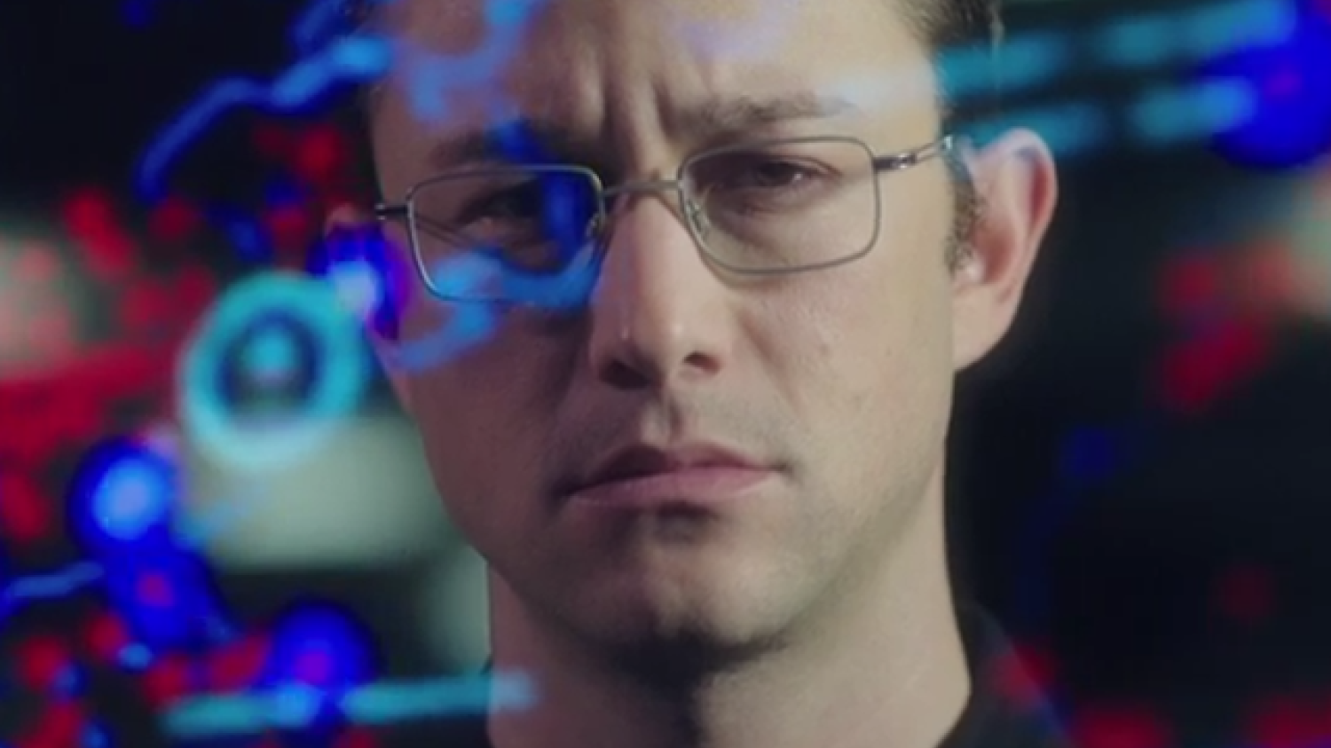 Joseph Gordon Levitt jako Edward Snowden.