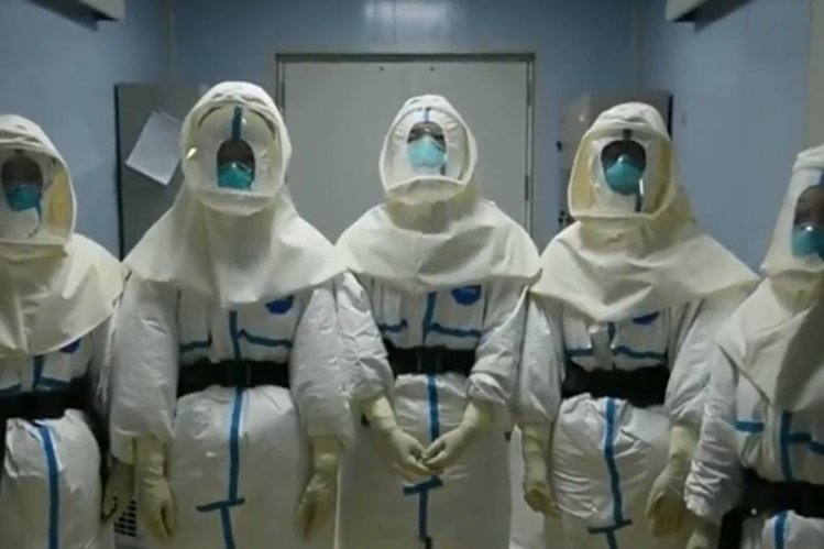 Jedna z teorii głosi, że niebezpieczny koronawirus "wydostał się" z podziemi National Biosafety Laboratory w Wuhan.