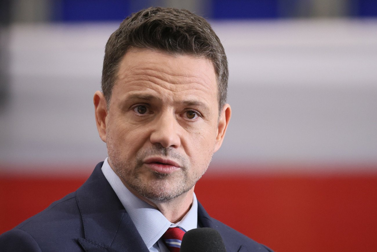 Trzaskowski dostał pytanie o Mentzena po sensacyjnym sondażu. "Polacy nie raz się zdziwią" Trzaskowski skomentował sensacyjny sondaż. Tak powiedział o Mentzenie