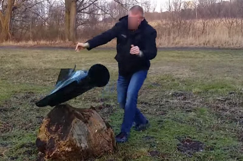 Rozbiłeś telewizor po obejrzeniu "Wiadomości". Co teraz? Oto, jak wyrejestrować odbiornik, by nie płacić abonamentu rtv