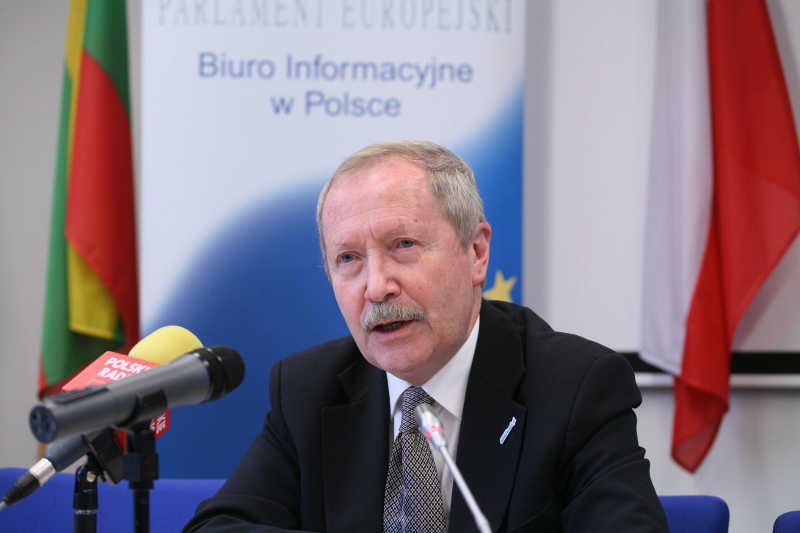 Janusz Onyszkiewicz, minister obrony w rządzie Jerzego Buzka ocenia, że powinniśmy silniej postawić na szkolenie rezerwistów.