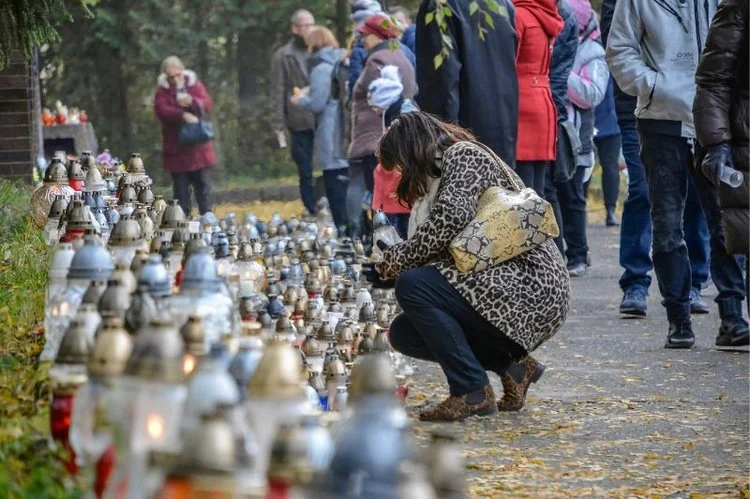 Adam Niedzielski: nie będzie dnia wolnego od pracy 2 listopada.